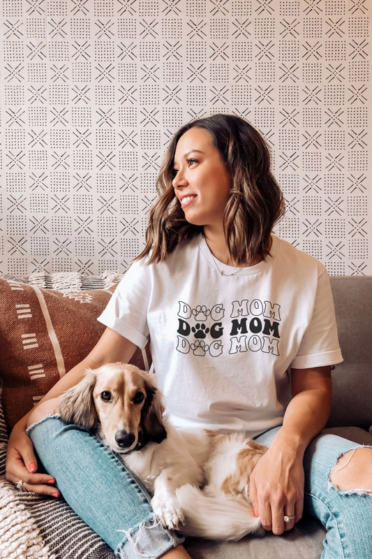 Dog Mom Graphic Tee